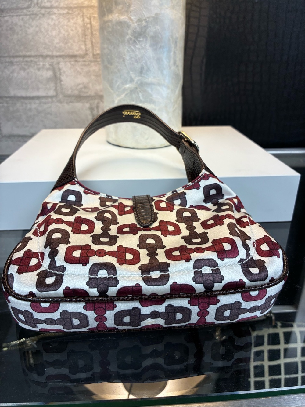 Gucci White Canvas Shoulder Bag with Brown & Burgundy Horsebit Motif - Picture 3 of 7